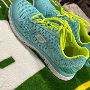 Skechers lace up size 8.5 light new wore once
